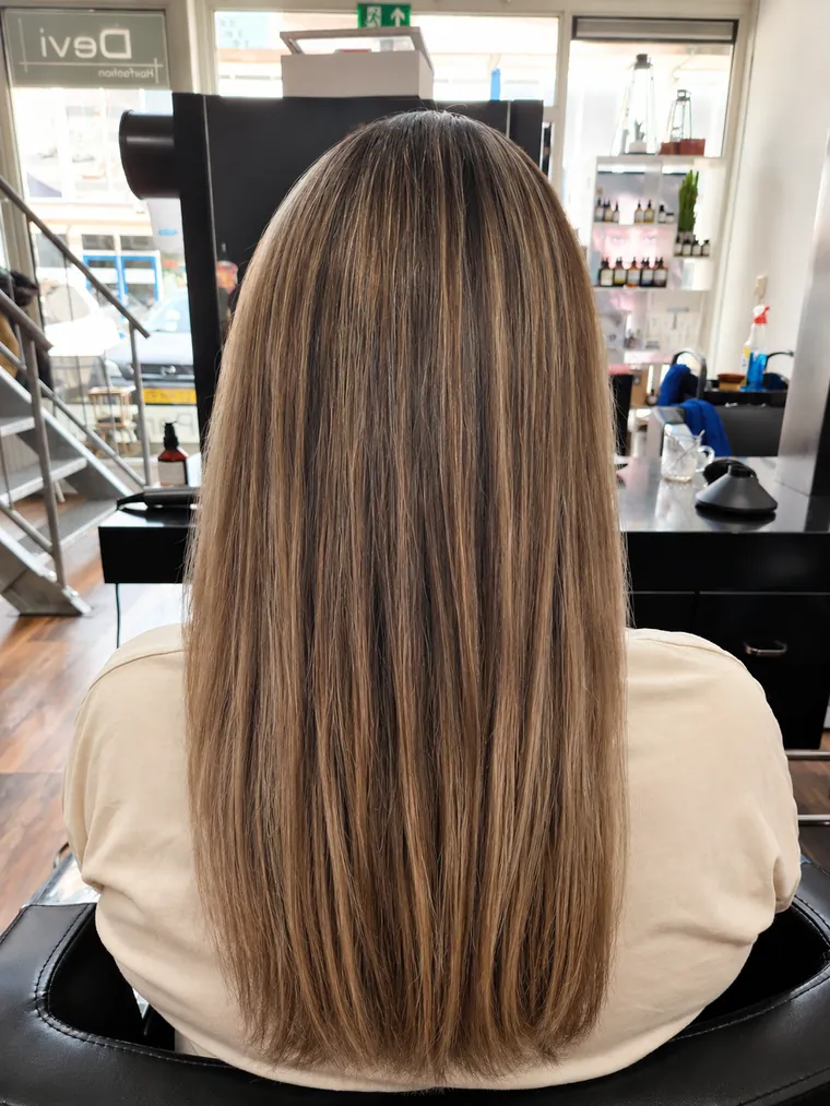 Lang steil haar met warme balayage