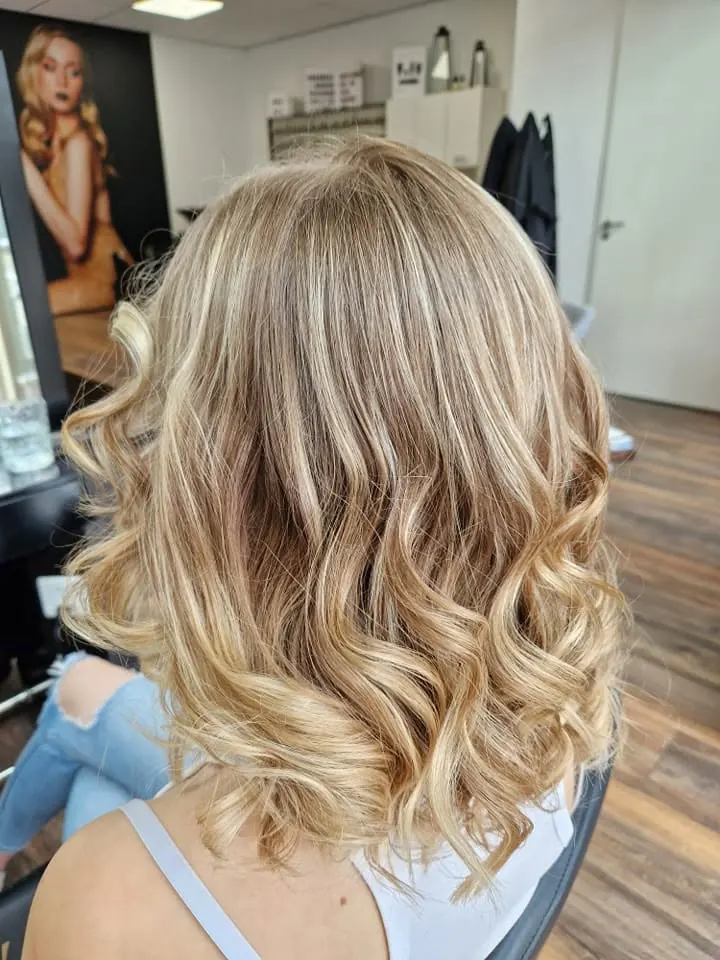Blond met zachte highlights