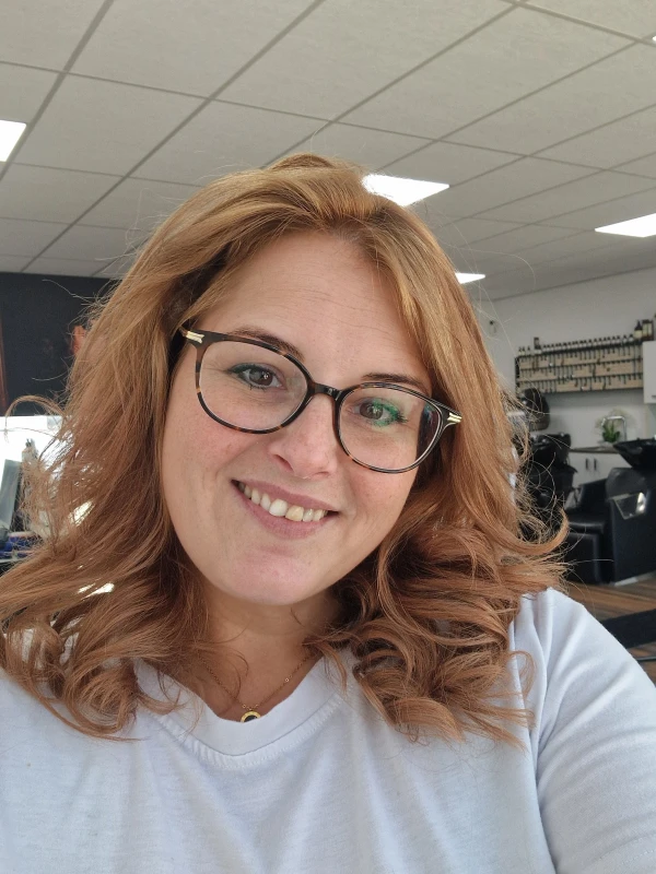 Ik ben Desiree Visser van  Devi Hairfashion  de leukste kapsalon in Lelystad
